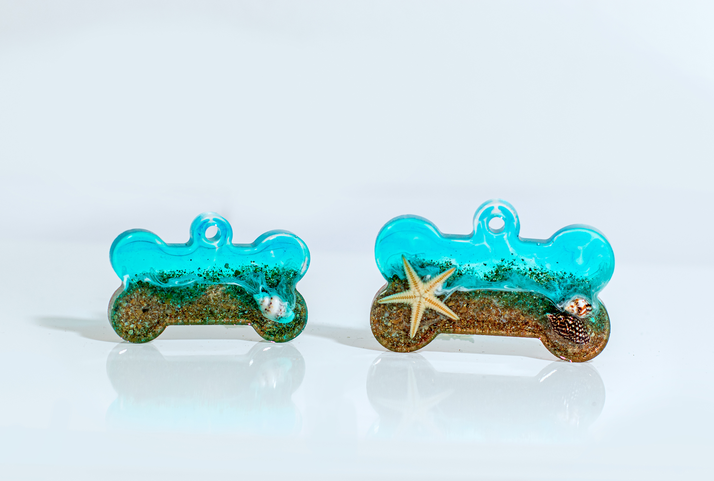 Chapa identificativa con forma de hueso para mascotas con aspecto de playa - Imagen 4