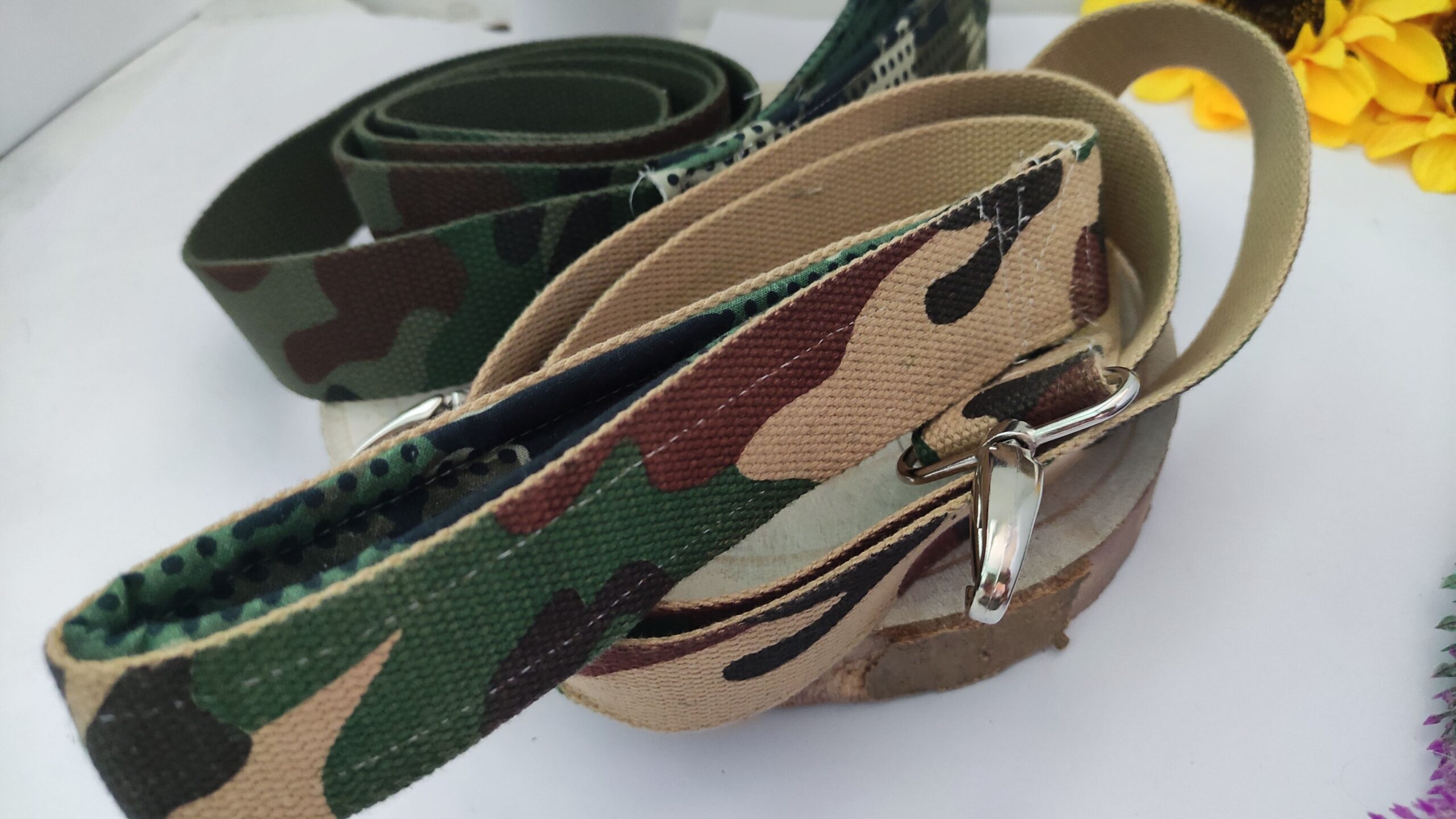 Correa para perro con diseño de camuflaje marrón