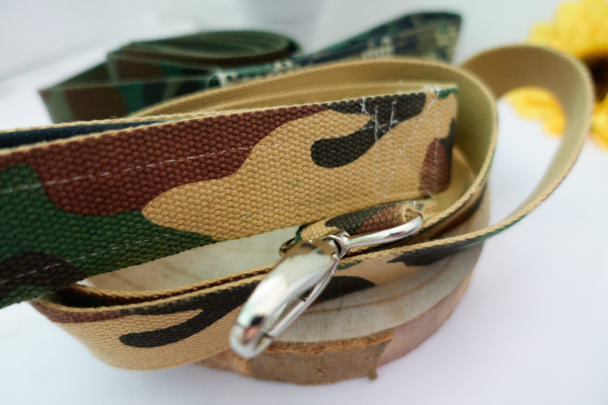 Correa para perro con diseño de camuflaje marrón - Imagen 2