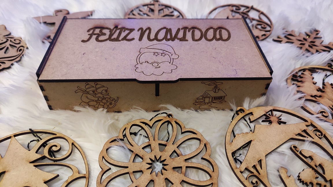 Caja con Bolas navideñas variadas - Imagen 2
