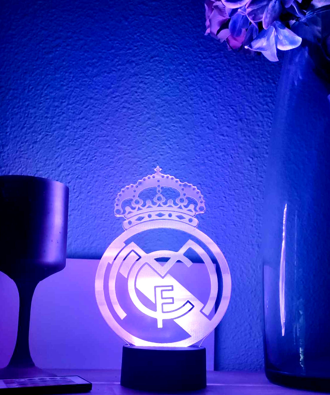 Lámpara 3D en Acrílico con Diseño del Escudo del Real Madrid ⚽🌟 - Imagen 5
