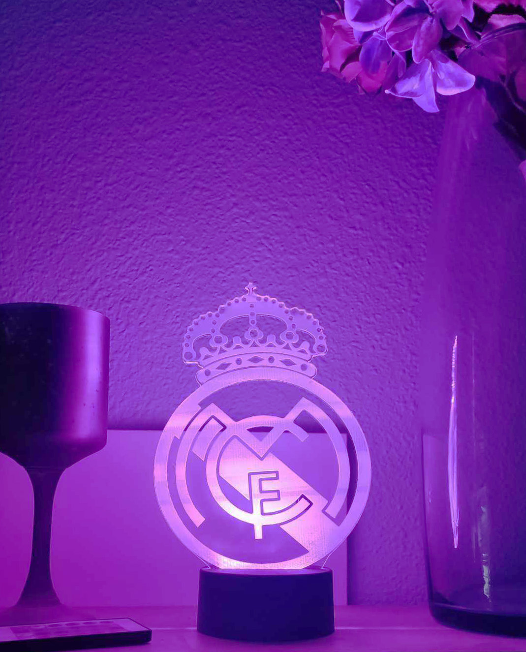 Lámpara 3D en Acrílico con Diseño del Escudo del Real Madrid ⚽🌟 - Imagen 2